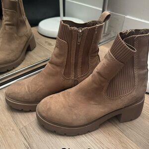 Women’s Tan Chunky Chelsea Boot